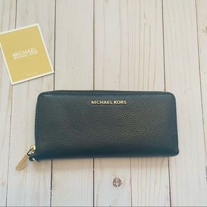 Michael Kors Jet Set Continental Black Wallet